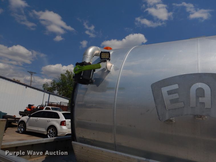 image for item GP9042 2010 International 4300 vacuum truck