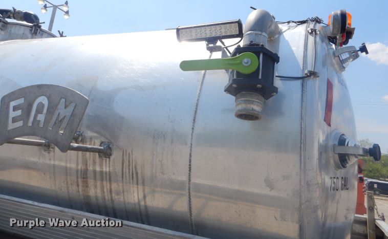 image for item GP9042 2010 International 4300 vacuum truck