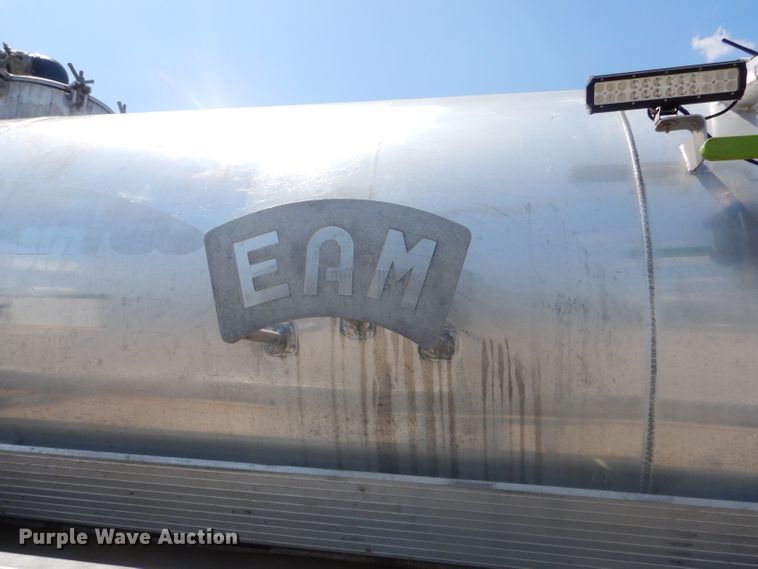 image for item GP9042 2010 International 4300 vacuum truck