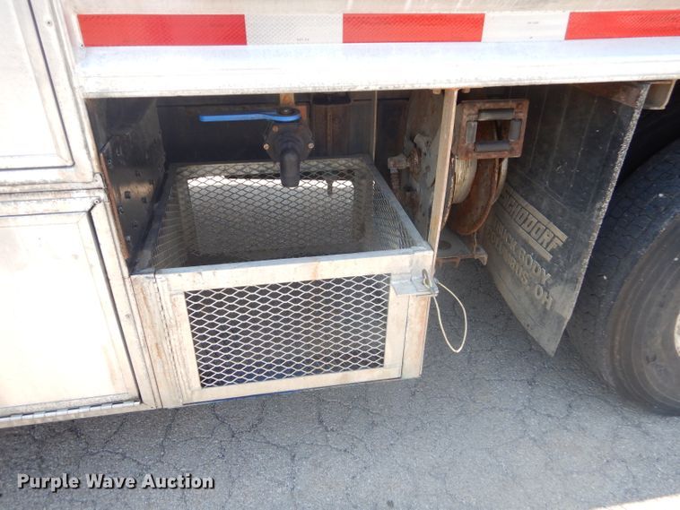 image for item GP9042 2010 International 4300 vacuum truck