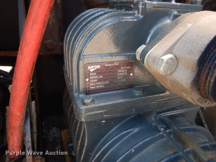 image for item GP9042 2010 International 4300 vacuum truck