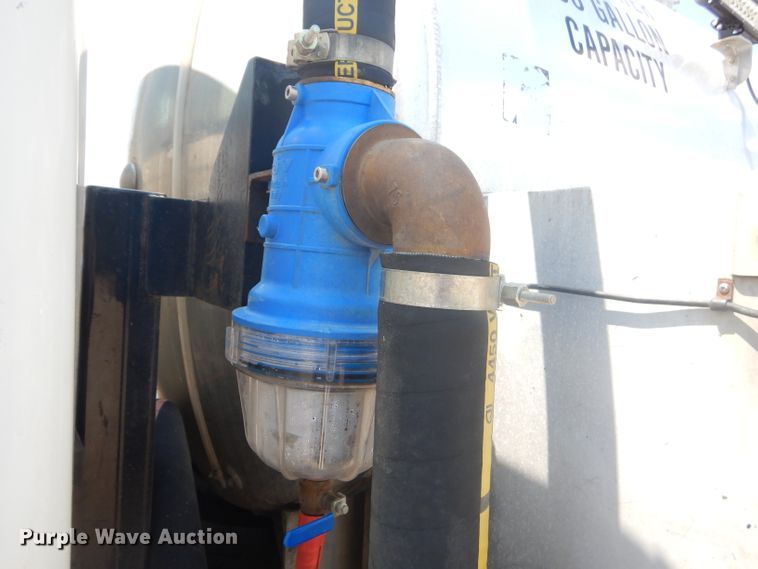 image for item GP9042 2010 International 4300 vacuum truck