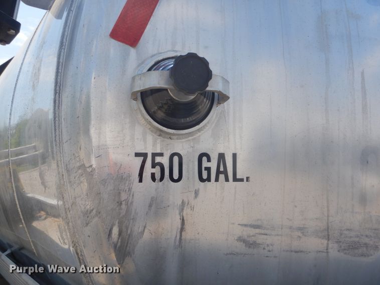 image for item GP9042 2010 International 4300 vacuum truck