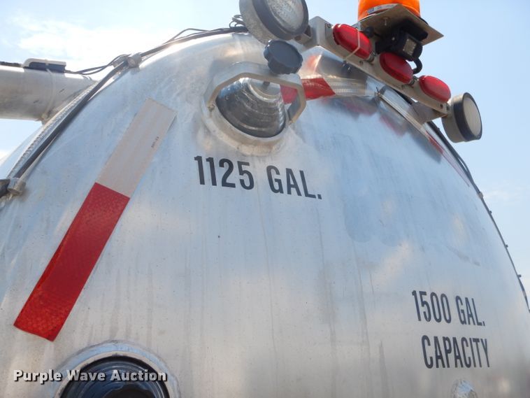 image for item GP9042 2010 International 4300 vacuum truck