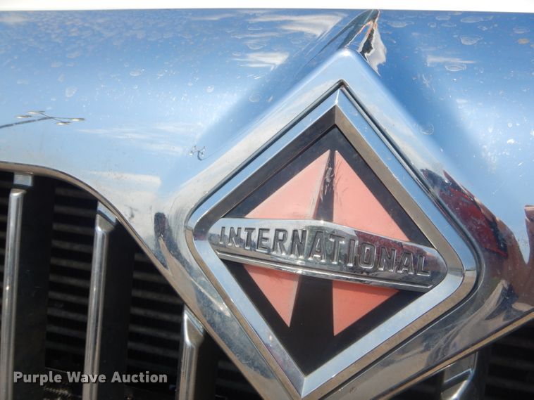 image for item GP9042 2010 International 4300 vacuum truck