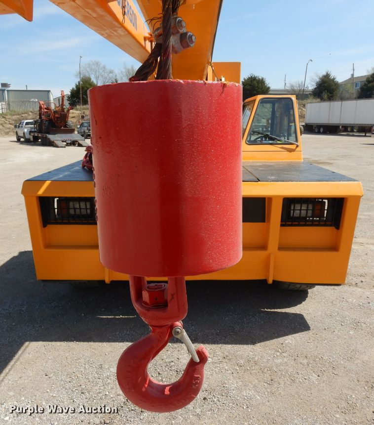 image for item GY9012 Broderson IC-200-2C crane
