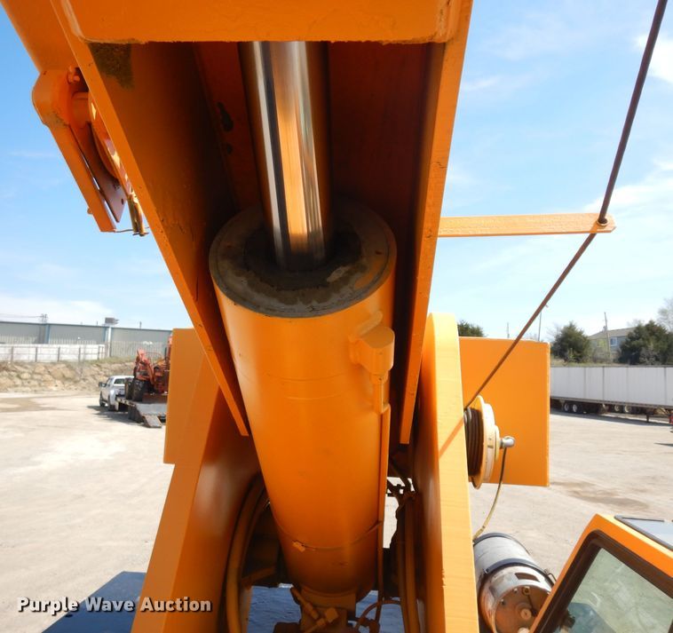 image for item GY9012 Broderson IC-200-2C crane