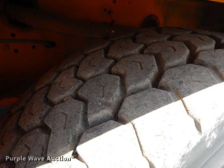 image for item GY9012 Broderson IC-200-2C crane