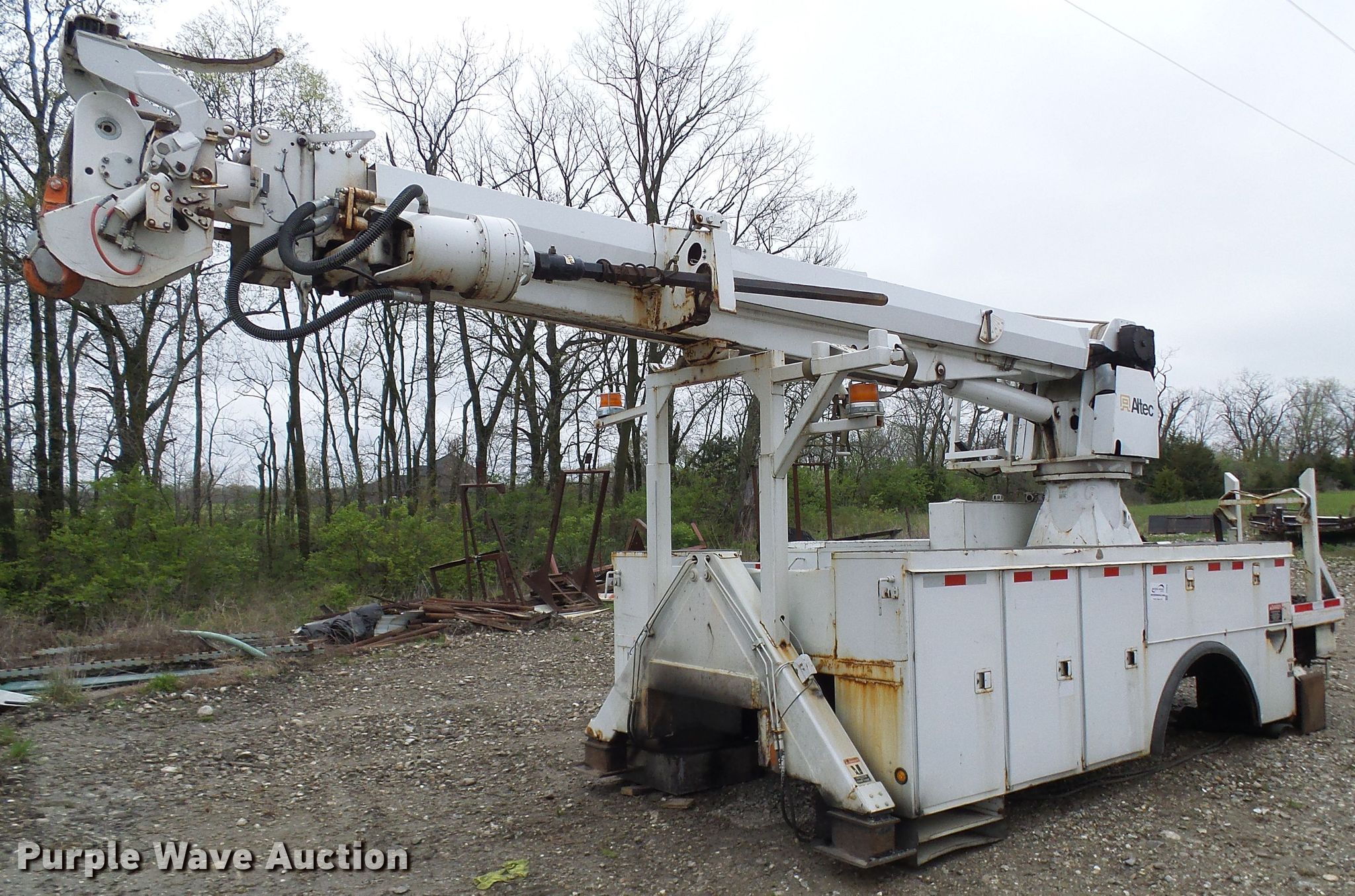 Altec utility bed in Columbia, MO | Item DG5648 sold | Purple Wave