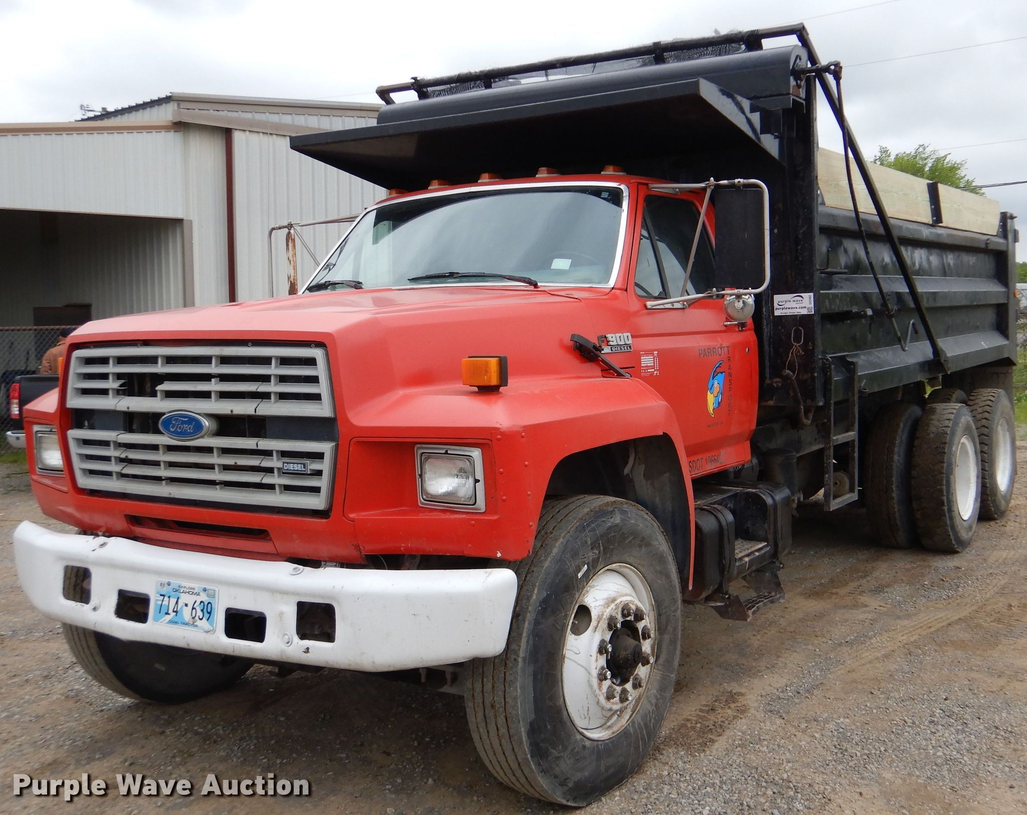 1994 Ford F900 dump truck in Mcalester, OK Item DI2482 sold Purple Wave