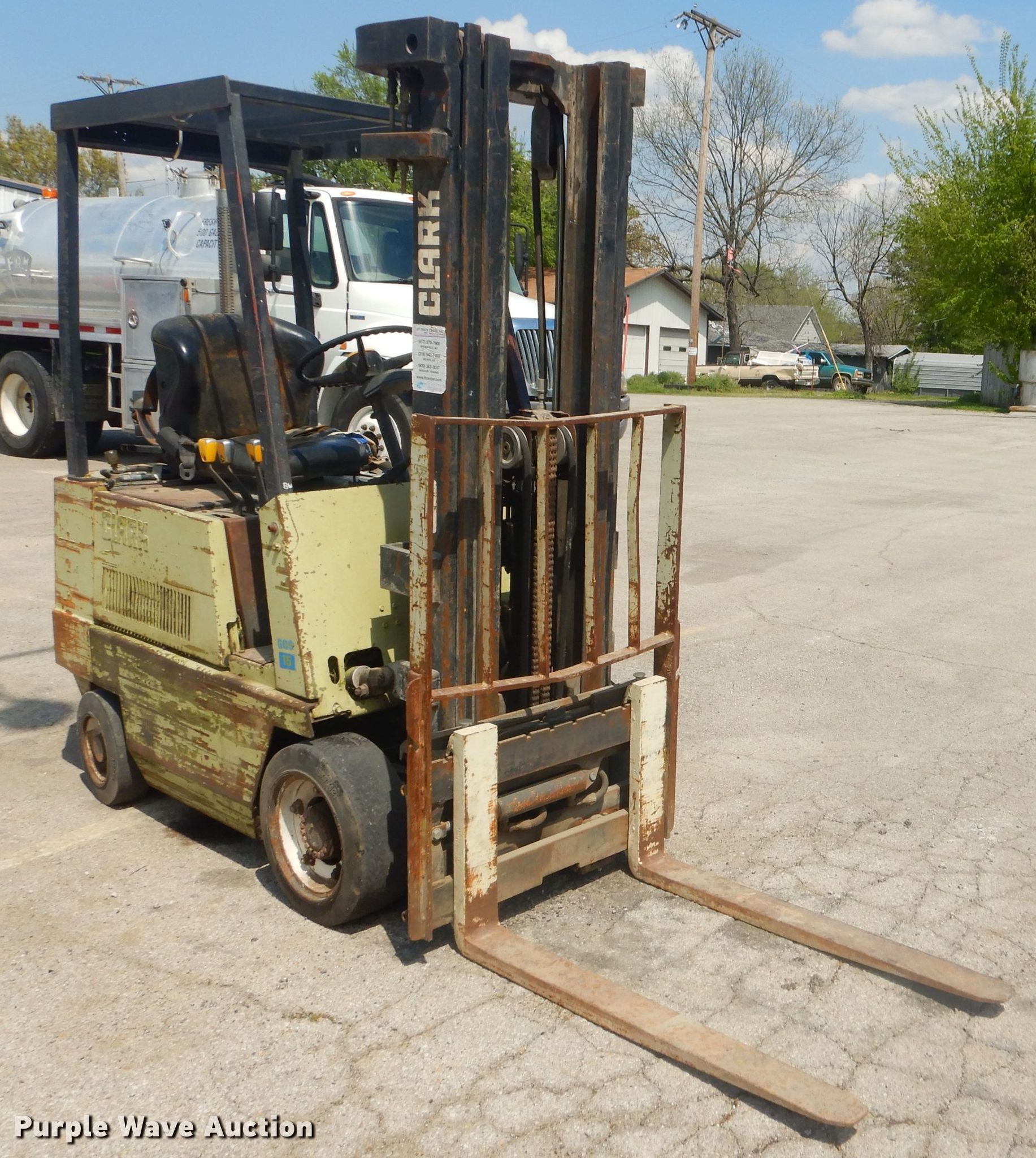 Clark GCS15 forklift in Caney, KS Item EY9266 sold Purple