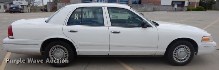 image for item DE5583 1998 Ford Crown Victoria Police Interceptor