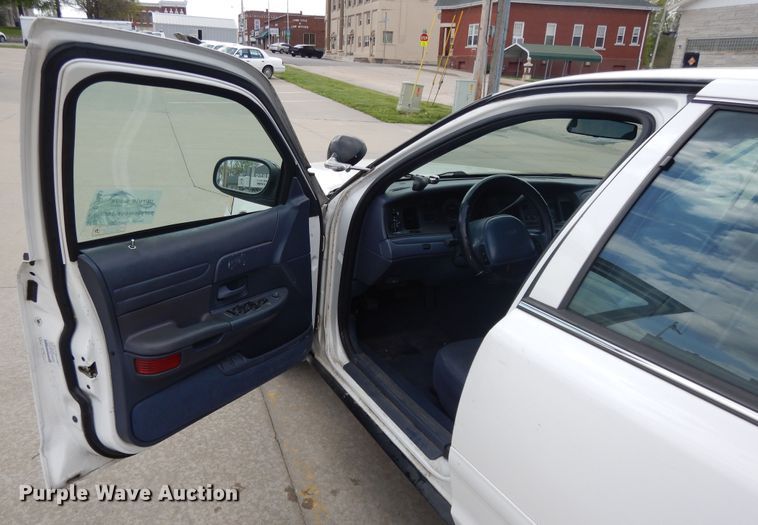 image for item DE5583 1998 Ford Crown Victoria Police Interceptor