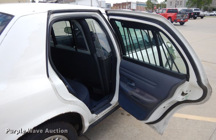 image for item DE5583 1998 Ford Crown Victoria Police Interceptor