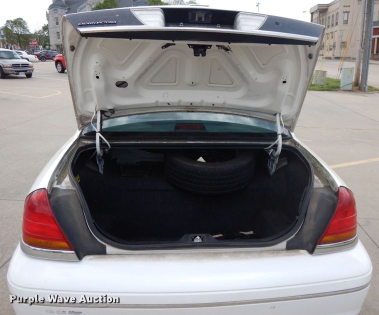 image for item DE5583 1998 Ford Crown Victoria Police Interceptor