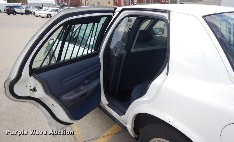 image for item DE5583 1998 Ford Crown Victoria Police Interceptor