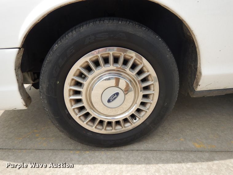 image for item DE5583 1998 Ford Crown Victoria Police Interceptor