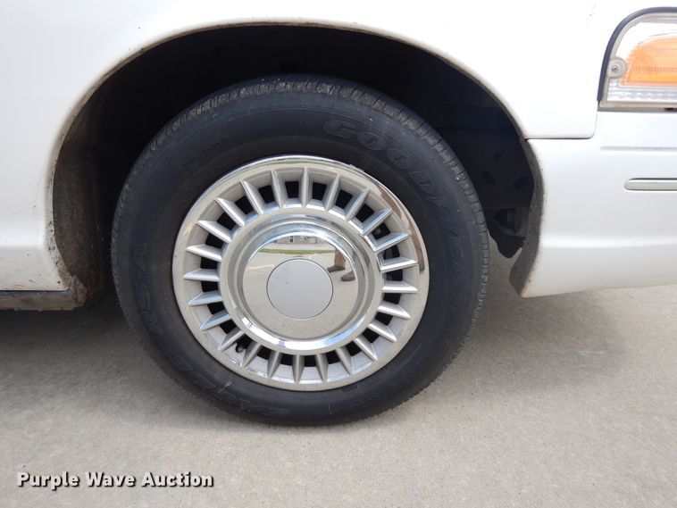 image for item DE5583 1998 Ford Crown Victoria Police Interceptor