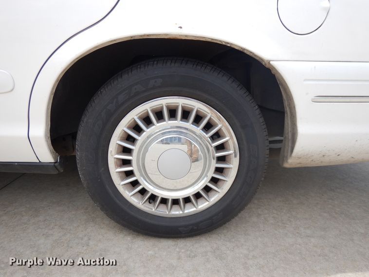 image for item DE5583 1998 Ford Crown Victoria Police Interceptor