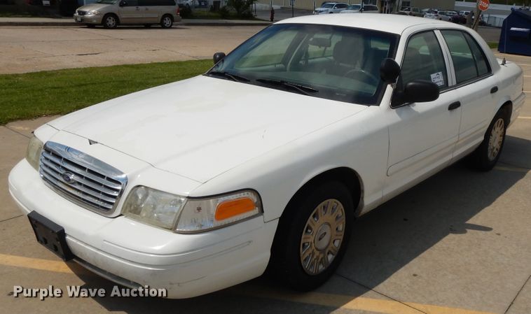 image for item DE5584 2004 Ford Crown Victoria Police Interceptor