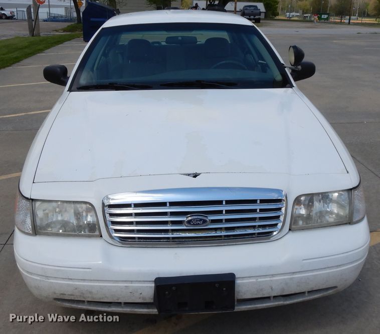 image for item DE5584 2004 Ford Crown Victoria Police Interceptor