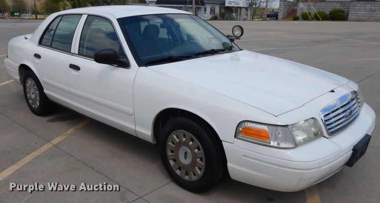 image for item DE5584 2004 Ford Crown Victoria Police Interceptor