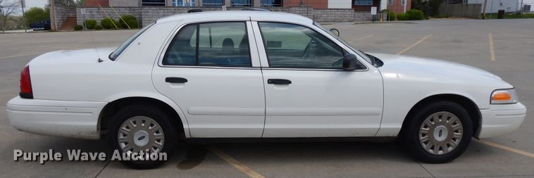 image for item DE5584 2004 Ford Crown Victoria Police Interceptor
