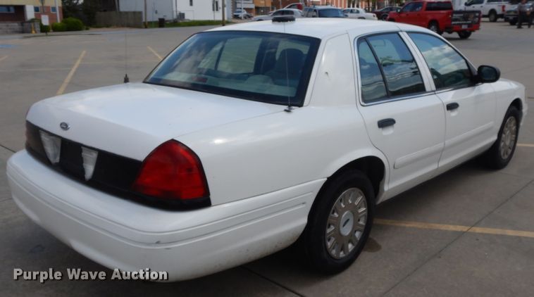 image for item DE5584 2004 Ford Crown Victoria Police Interceptor
