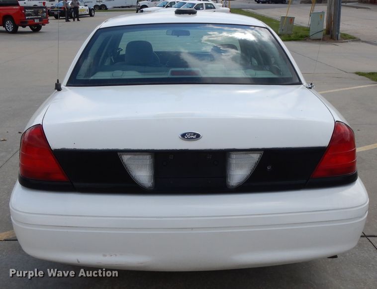 image for item DE5584 2004 Ford Crown Victoria Police Interceptor