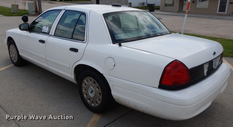 image for item DE5584 2004 Ford Crown Victoria Police Interceptor
