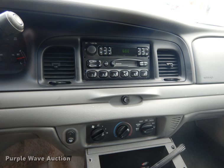 image for item DE5584 2004 Ford Crown Victoria Police Interceptor