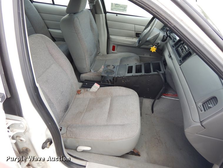 image for item DE5584 2004 Ford Crown Victoria Police Interceptor