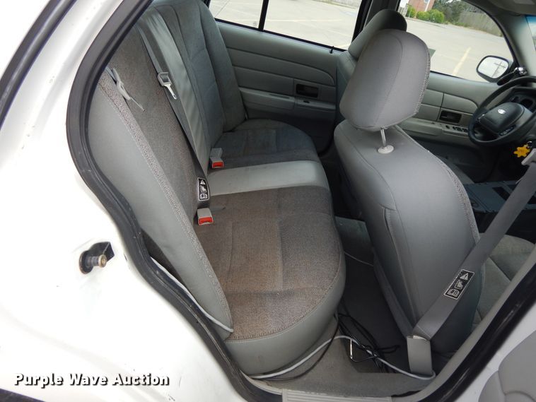 image for item DE5584 2004 Ford Crown Victoria Police Interceptor