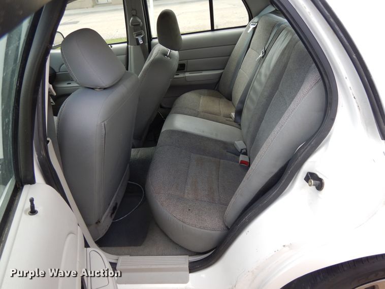 image for item DE5584 2004 Ford Crown Victoria Police Interceptor