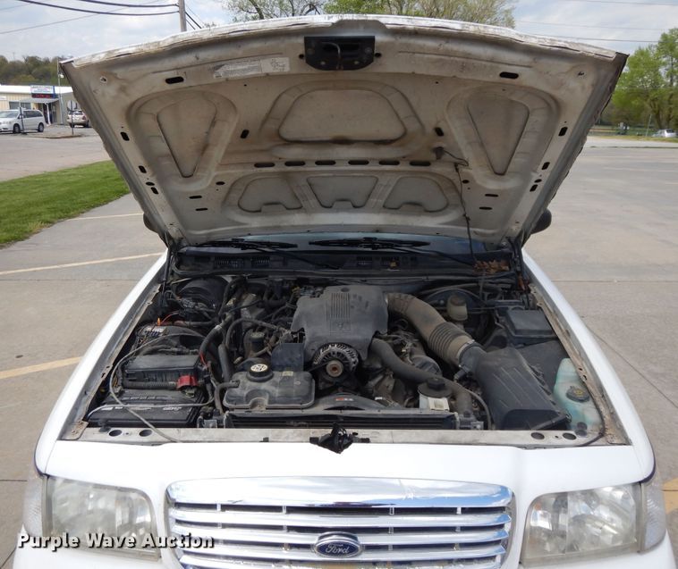 image for item DE5584 2004 Ford Crown Victoria Police Interceptor