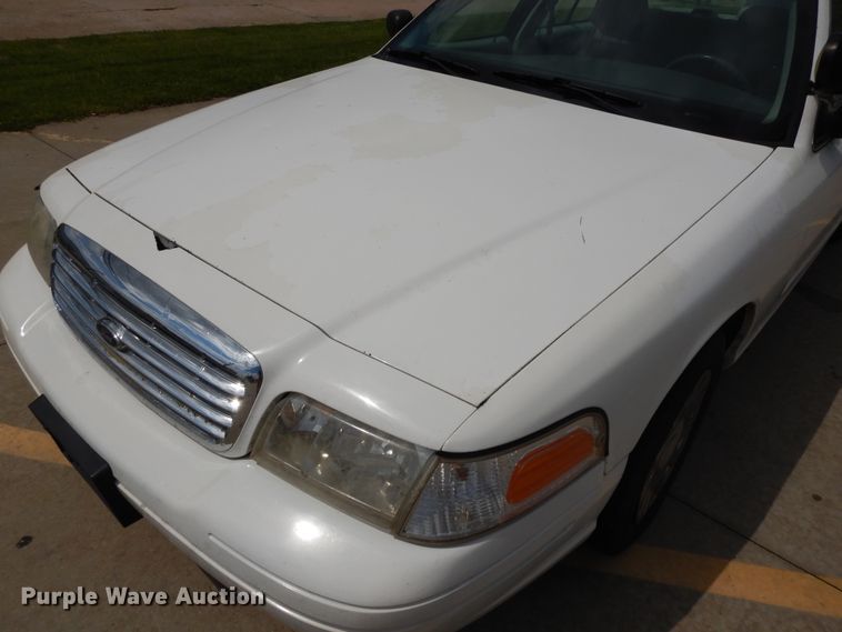 image for item DE5584 2004 Ford Crown Victoria Police Interceptor