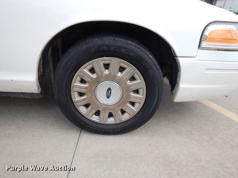 image for item DE5584 2004 Ford Crown Victoria Police Interceptor