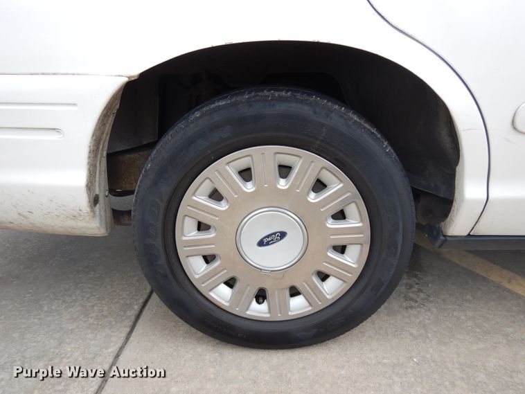 image for item DE5584 2004 Ford Crown Victoria Police Interceptor
