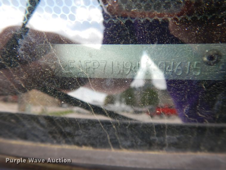 image for item DE5584 2004 Ford Crown Victoria Police Interceptor