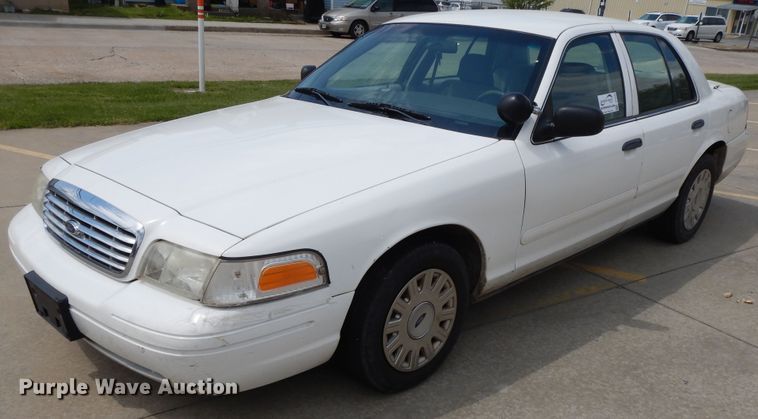 image for item DE5586 2003 Ford Crown Victoria Police Interceptor