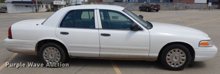 image for item DE5586 2003 Ford Crown Victoria Police Interceptor