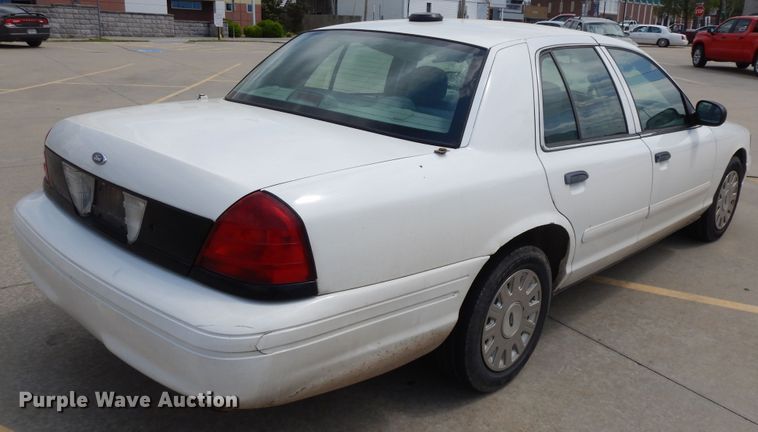 image for item DE5586 2003 Ford Crown Victoria Police Interceptor