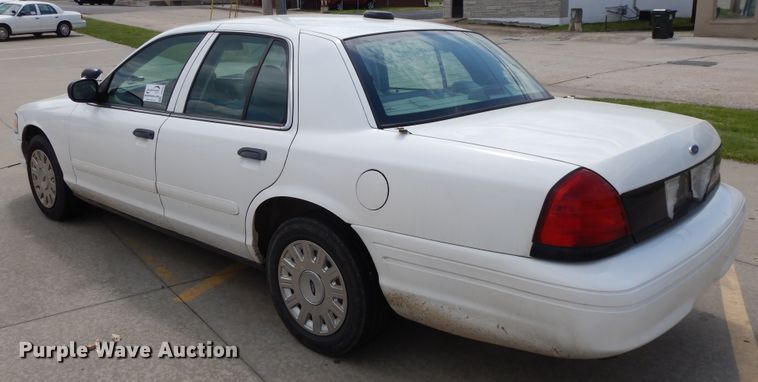 image for item DE5586 2003 Ford Crown Victoria Police Interceptor