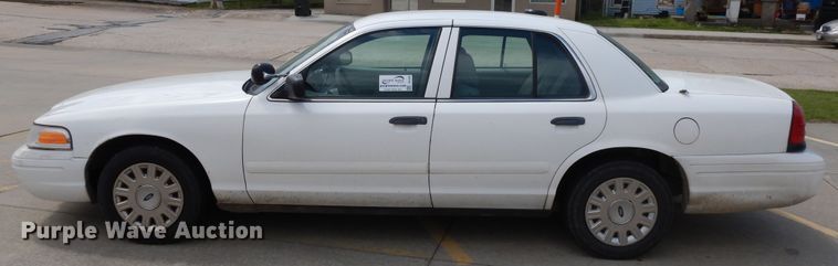 image for item DE5586 2003 Ford Crown Victoria Police Interceptor