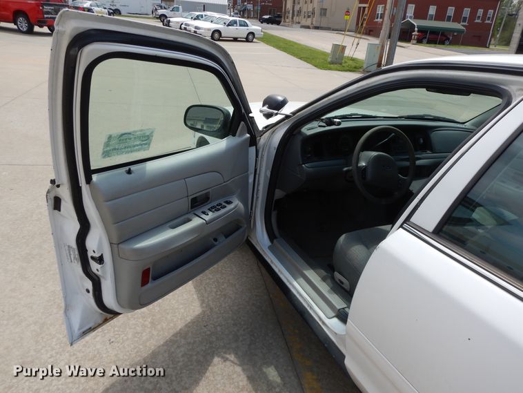 image for item DE5586 2003 Ford Crown Victoria Police Interceptor