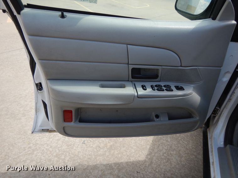 image for item DE5586 2003 Ford Crown Victoria Police Interceptor