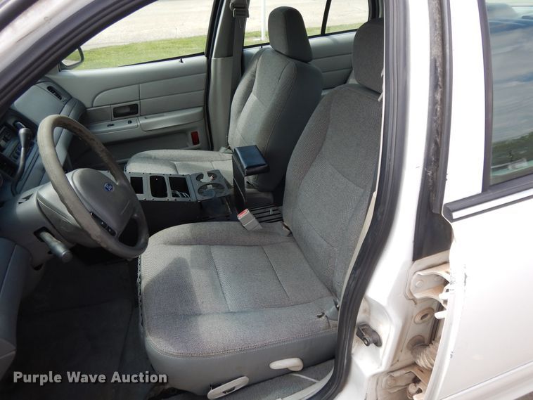 image for item DE5586 2003 Ford Crown Victoria Police Interceptor