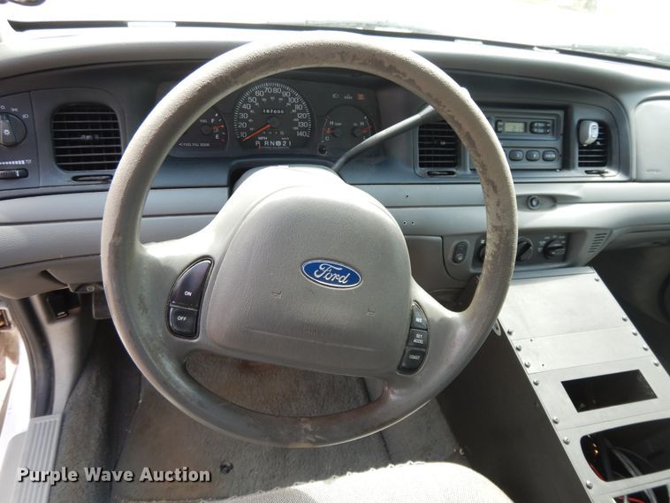 image for item DE5586 2003 Ford Crown Victoria Police Interceptor