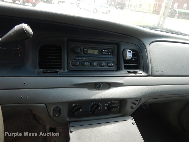 image for item DE5586 2003 Ford Crown Victoria Police Interceptor