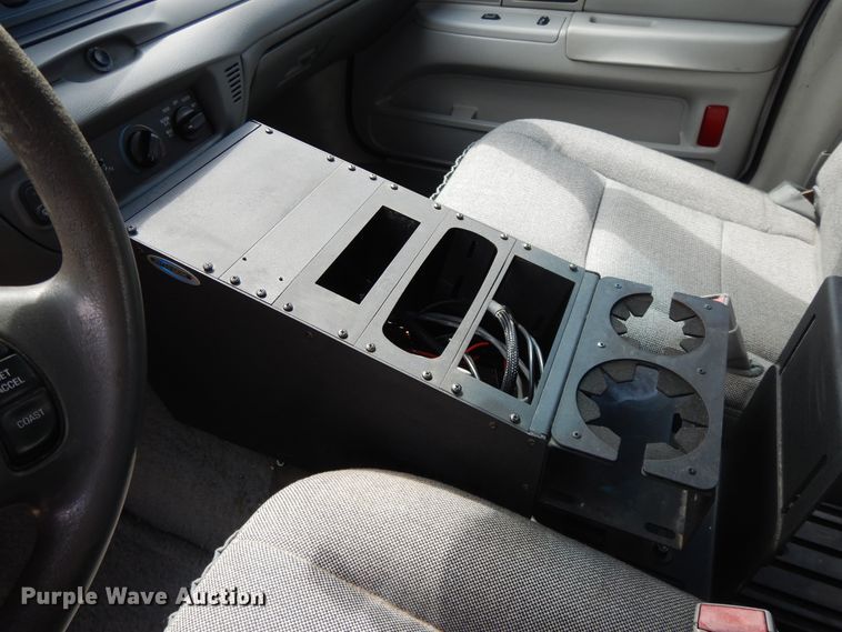 image for item DE5586 2003 Ford Crown Victoria Police Interceptor